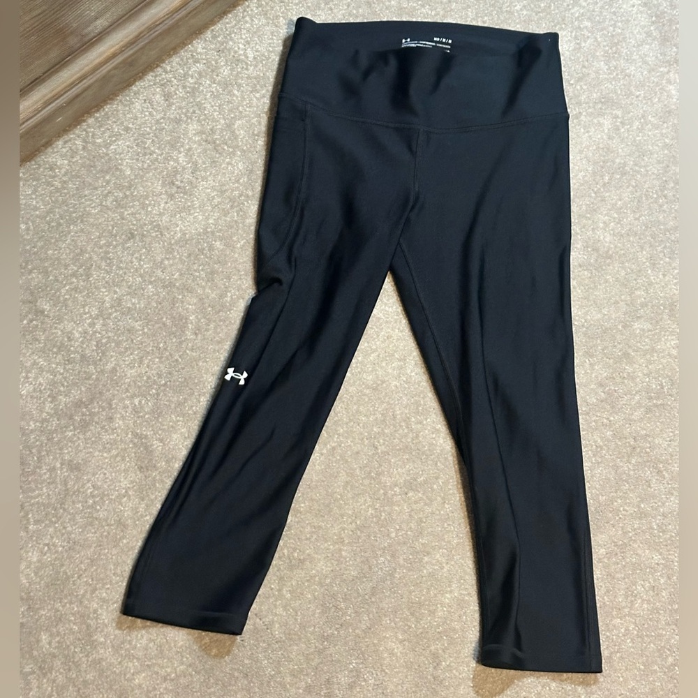 Women’s Under Armour Black Compression Heatgear Crop Capri Leggings, Medium